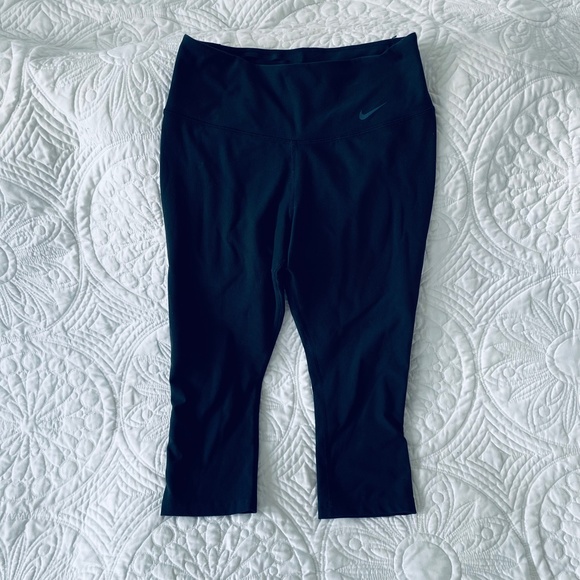 Nike Legend Capri Women's - Picture 3 of 9
